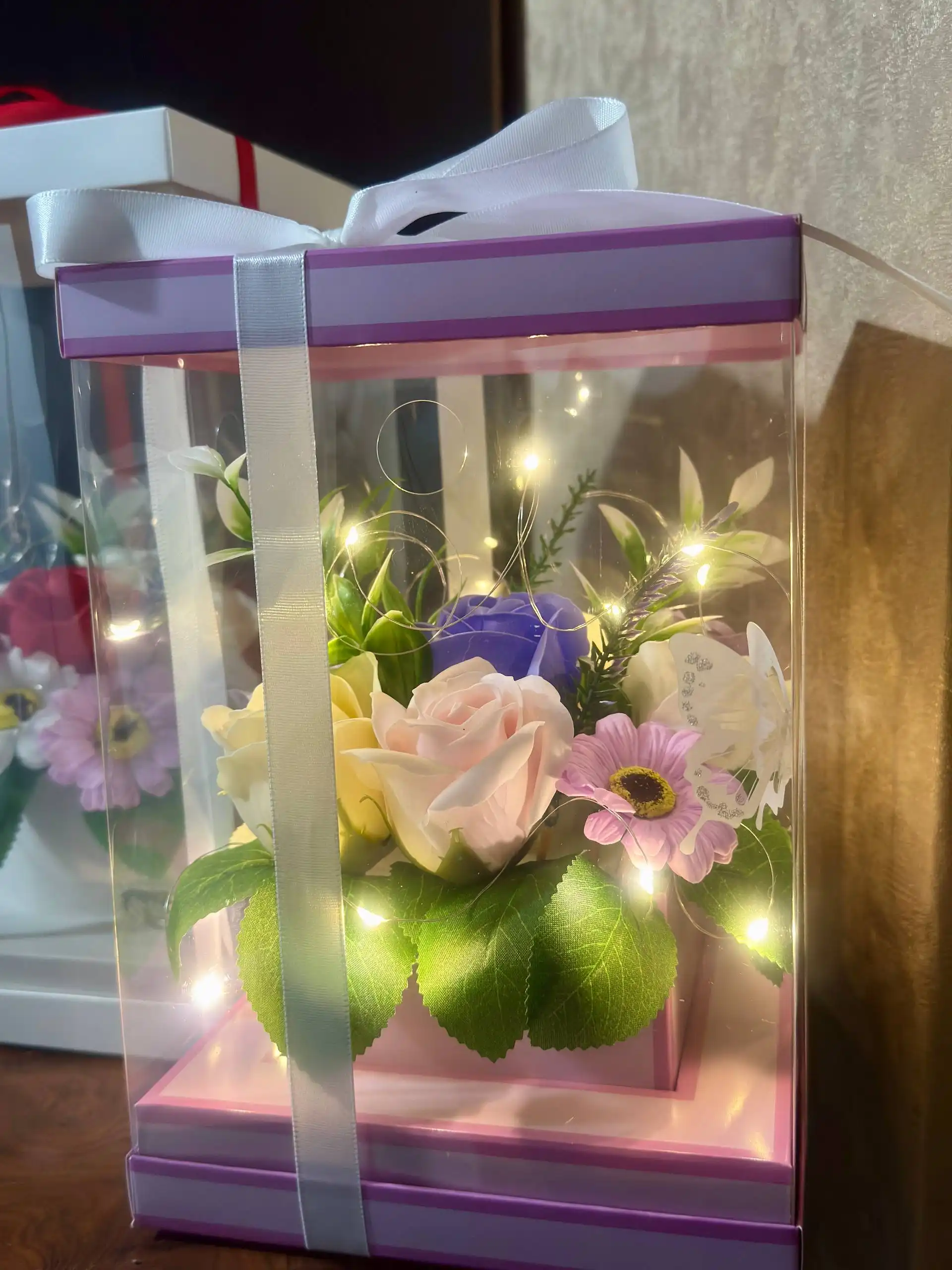 Нежный букет мыльных роз в светящейся коробке - Подарки (Барахолка) в Чебоксары