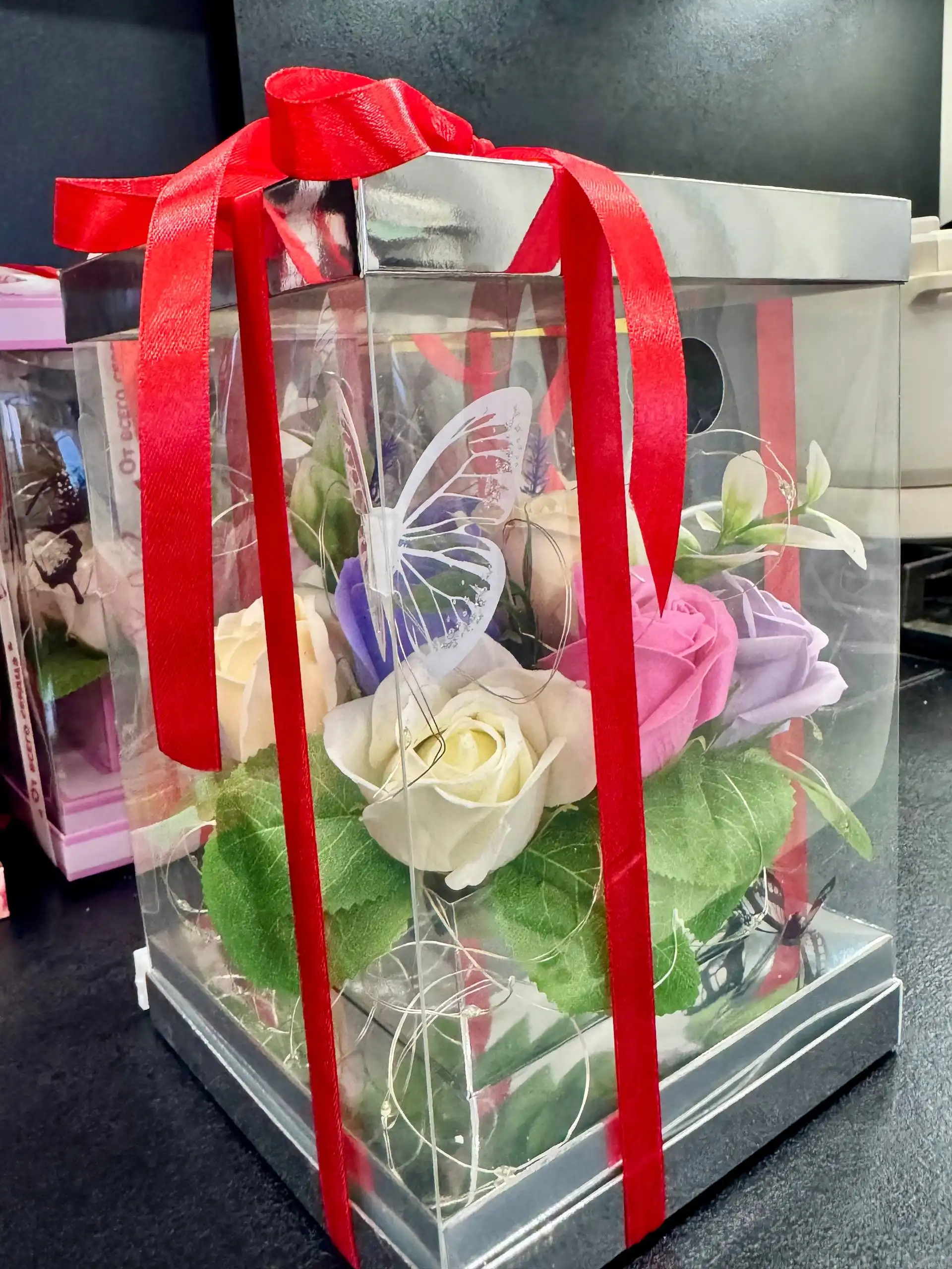 Нежный букет мыльных роз в светящейся коробке - Подарки (Барахолка) в Чебоксары