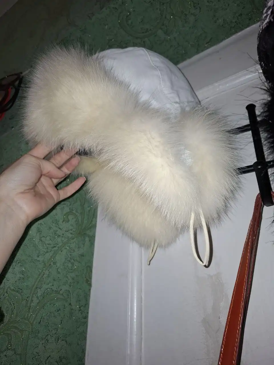 Поиск пампошек или светлого меха для шапки - Аксессуары (Барахолка) в Чебоксары