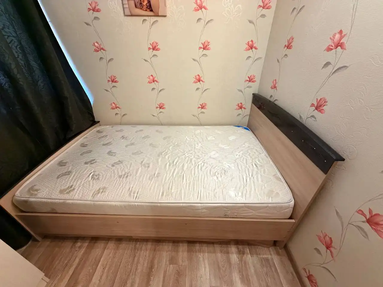 Двуспальная кровать с матрасом - Мебель (Барахолка) в Чебоксары