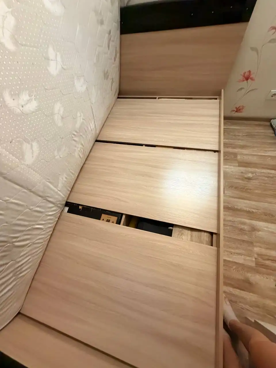 Двуспальная кровать с матрасом - Мебель (Барахолка) в Чебоксары