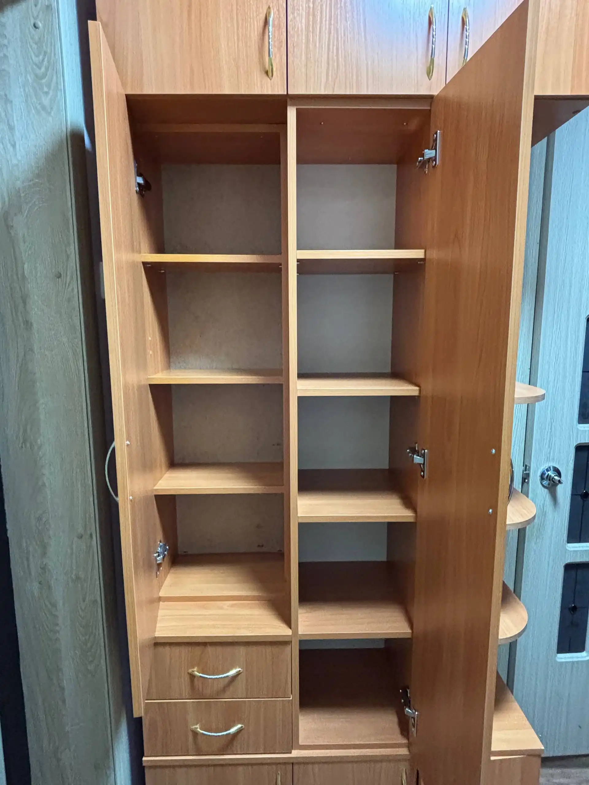 Продается шкаф высота 220 ширина 95 - Мебель (Барахолка) в Чебоксары