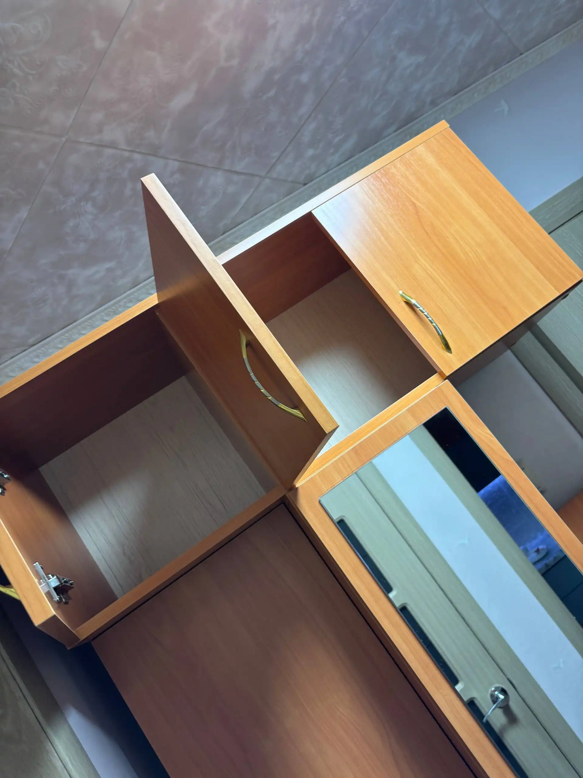 Продается шкаф высота 220 ширина 95 - Мебель (Барахолка) в Чебоксары