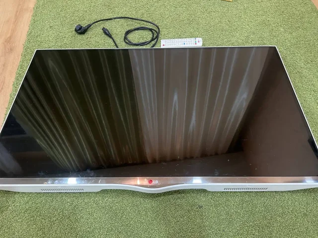 Разбита матрица, отдаю на запчасти - Телефоны и аксессуары в Чебоксары