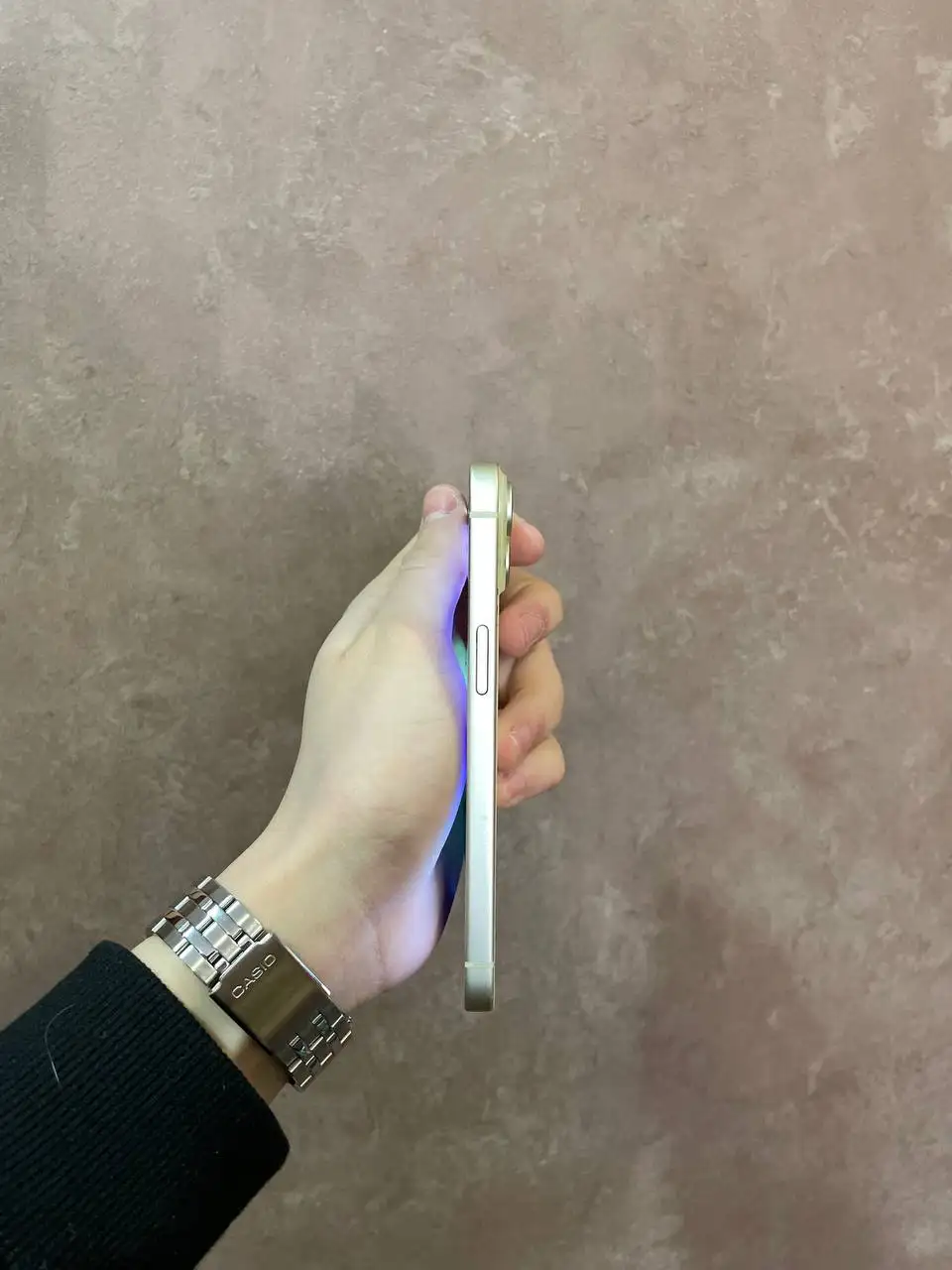 iPhone 15 128 ГБ жёлтый с небольшим дефектом экрана - Смартфоны и телефоны (Электроника) в Чебоксары