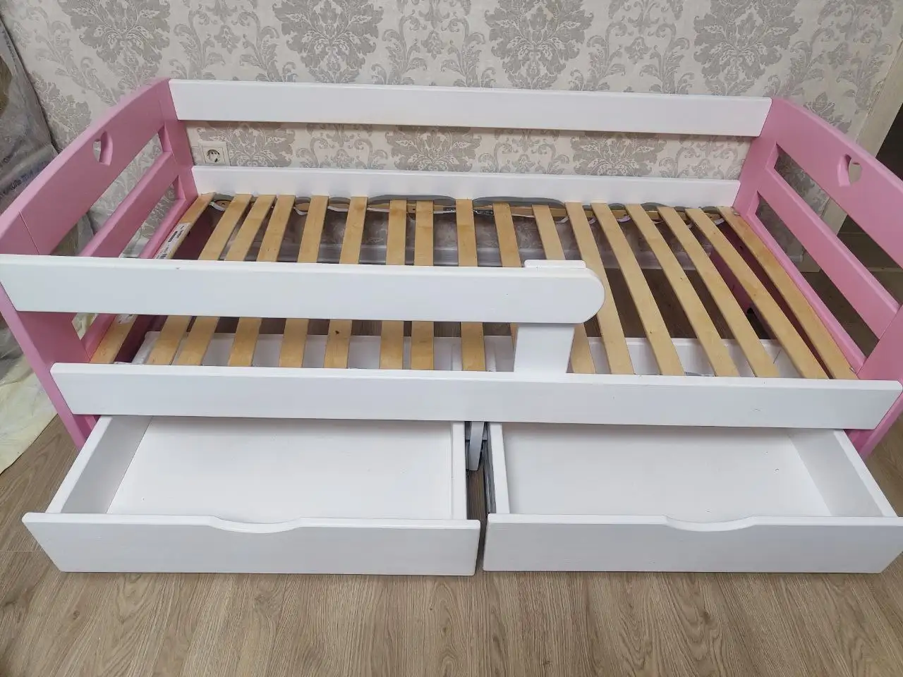 Кровать 80*160 из массива березы с матрасом Орматек и выдвижными ящиками - Мебель (Для дома и дачи) в Чебоксары