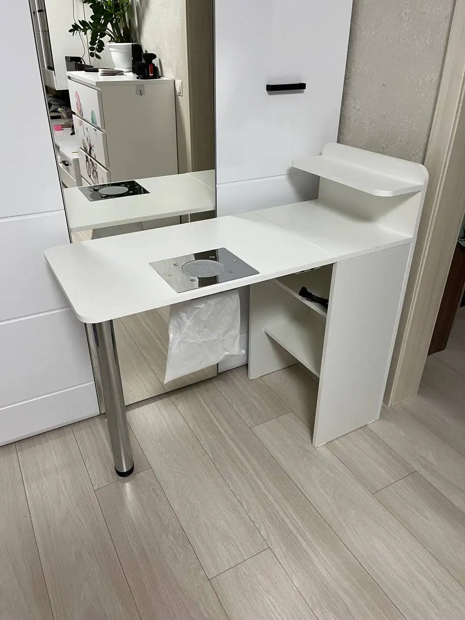 Продажа нового маникюрного стола с вытяжкой - Оборудование для салонов красоты (Готовый бизнес и оборудование) в Чебоксары