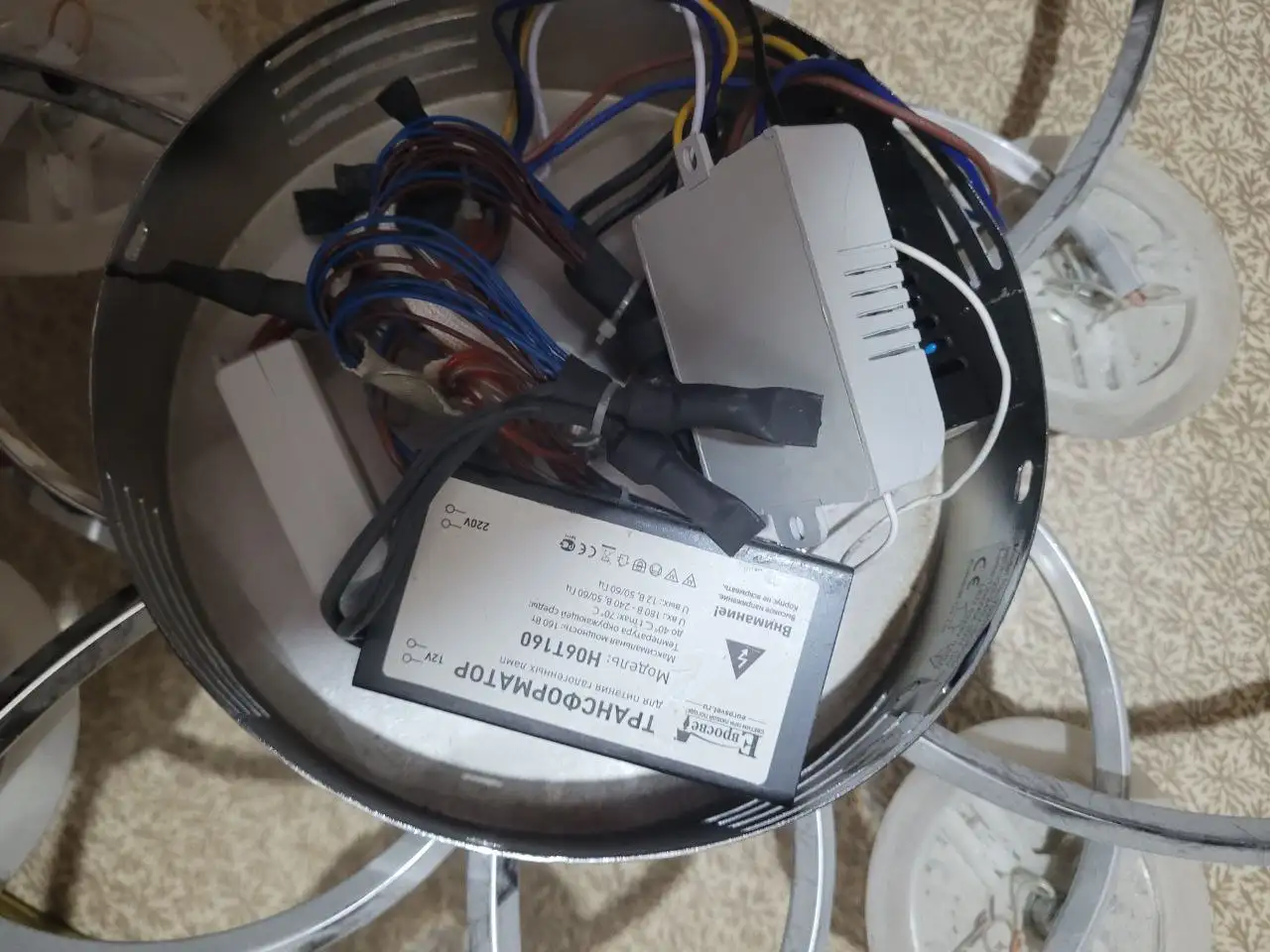 Продам потолочную люстру в отличном состоянии - Освещение (Барахолка) в Чебоксары