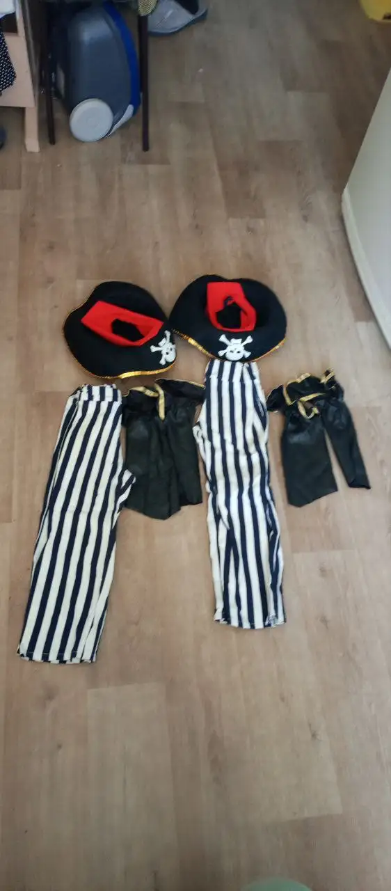 Продам костюмы - Одежда в Чебоксары