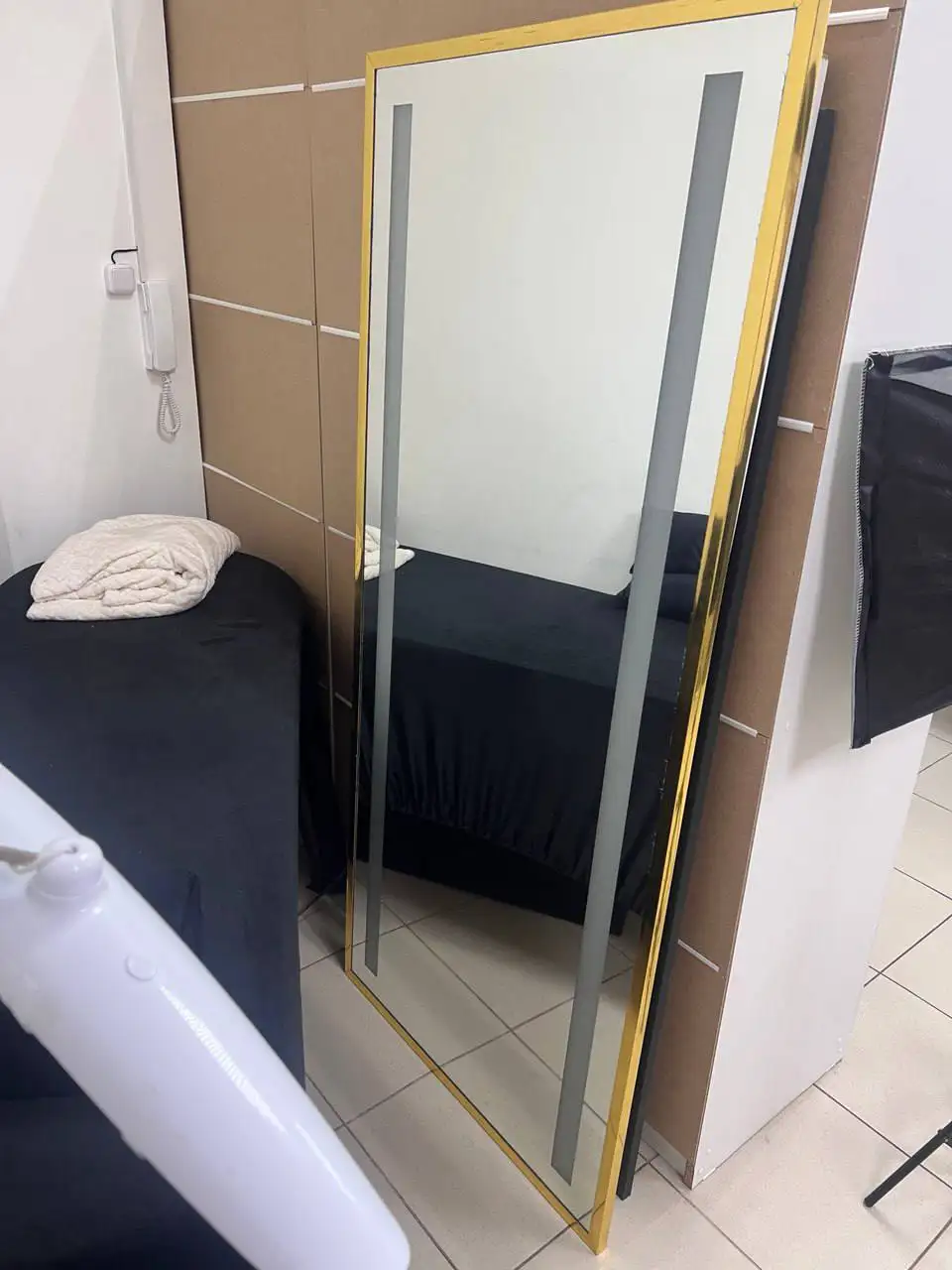 Продажа вешалок напольных и зеркала с подсветкой - Барахолка в Чебоксары