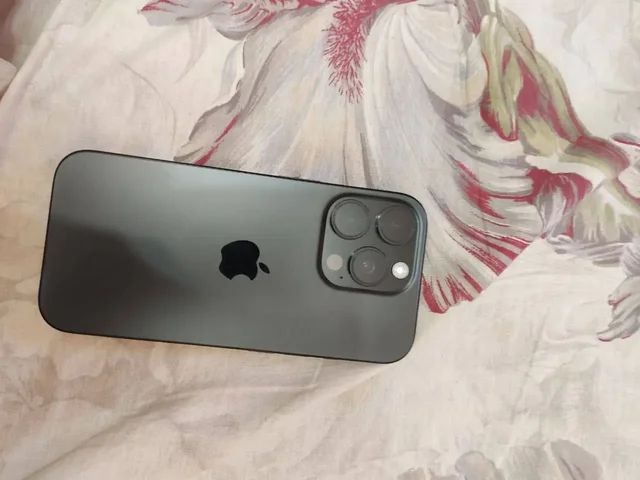 iPhone 16 Pro 128 ГБ eSIM версия в идеальном состоянии - Мониторы в Чебоксары