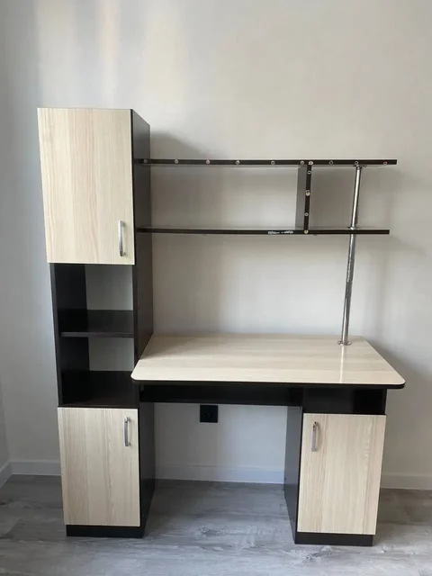 Продам стол компьютерный/письменный/для школьника - Окна в Чебоксары