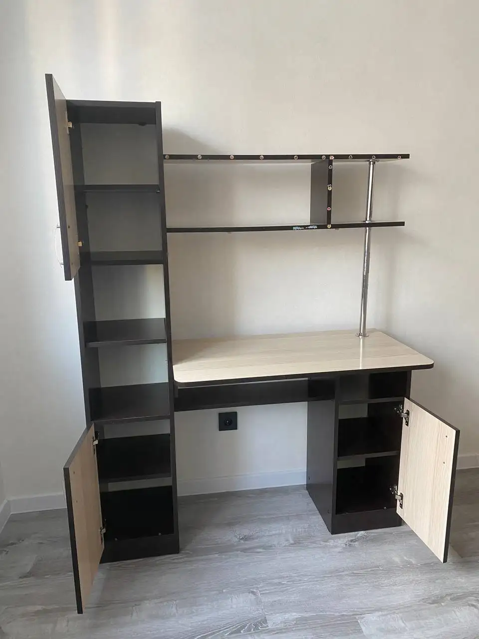 Продам стол компьютерный/письменный/для школьника - Мебель (Для дома и дачи) в Чебоксары