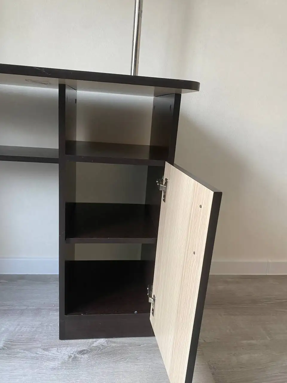 Продам стол компьютерный/письменный/для школьника - Мебель (Для дома и дачи) в Чебоксары