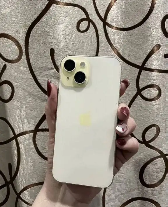 Продажа iPhone 15 128 ГБ желтый - Смартфоны и телефоны (Электроника) в Чебоксары