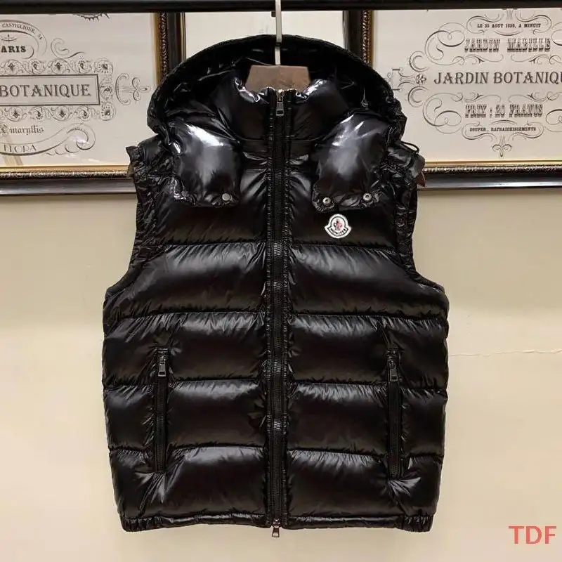 Продажа жилетки Moncler размер S - Одежда в Новочебоксарск