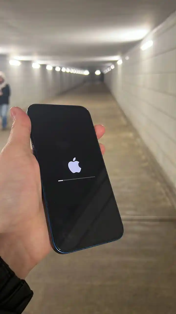 Продам айфон 12 128