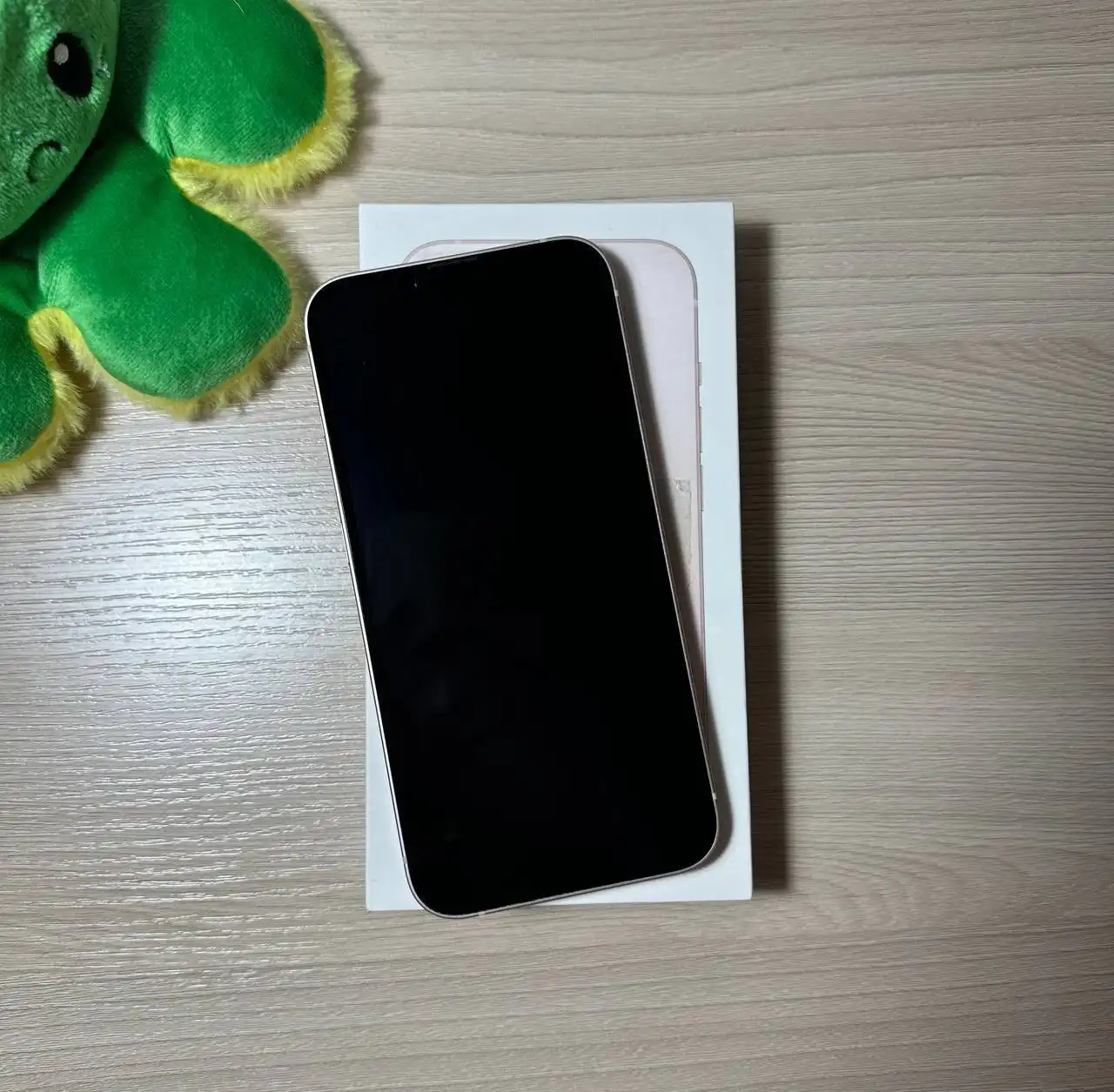 IPhone 13, 128gb Pink, требуется замена аккумулятора