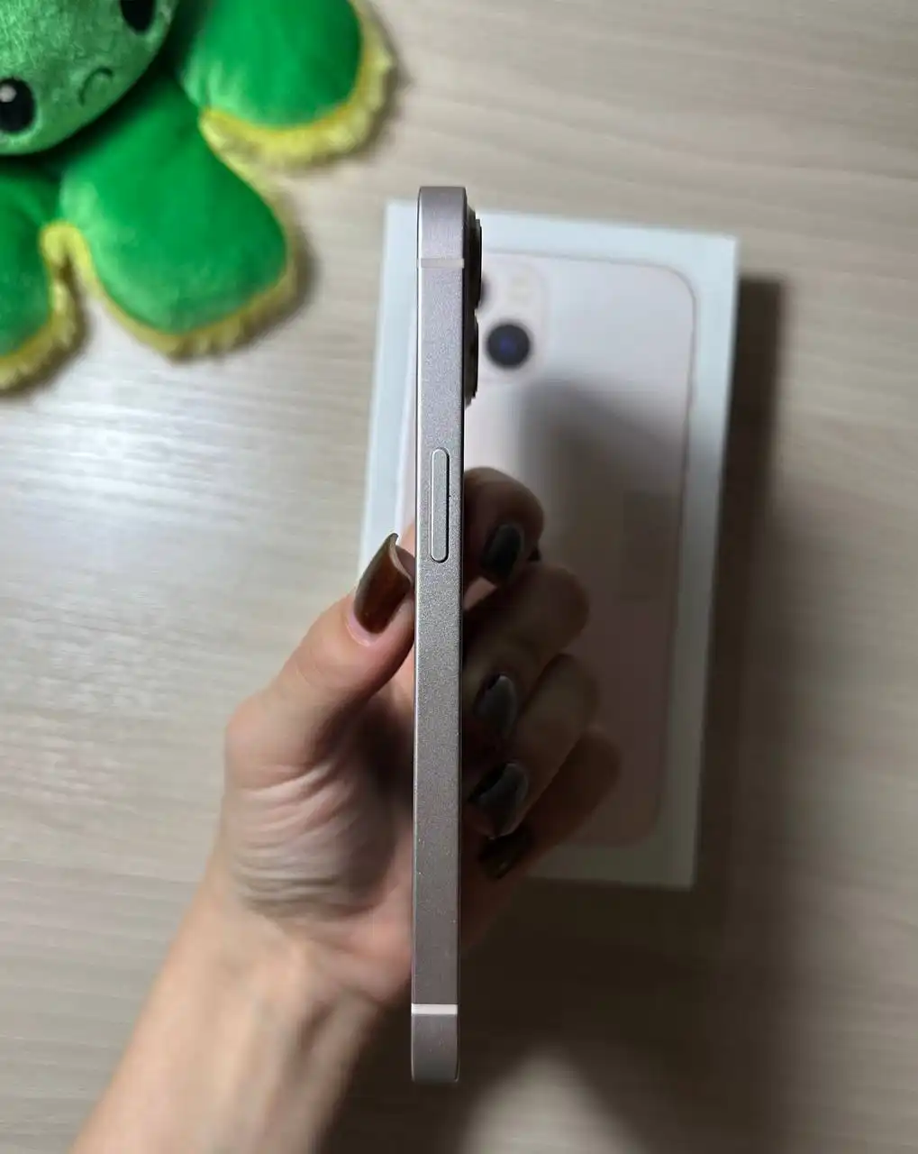 IPhone 13, 128gb Pink, требуется замена аккумулятора