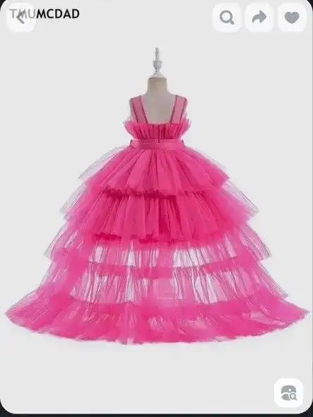 Платье для принцессы со шлейфом на кнопках