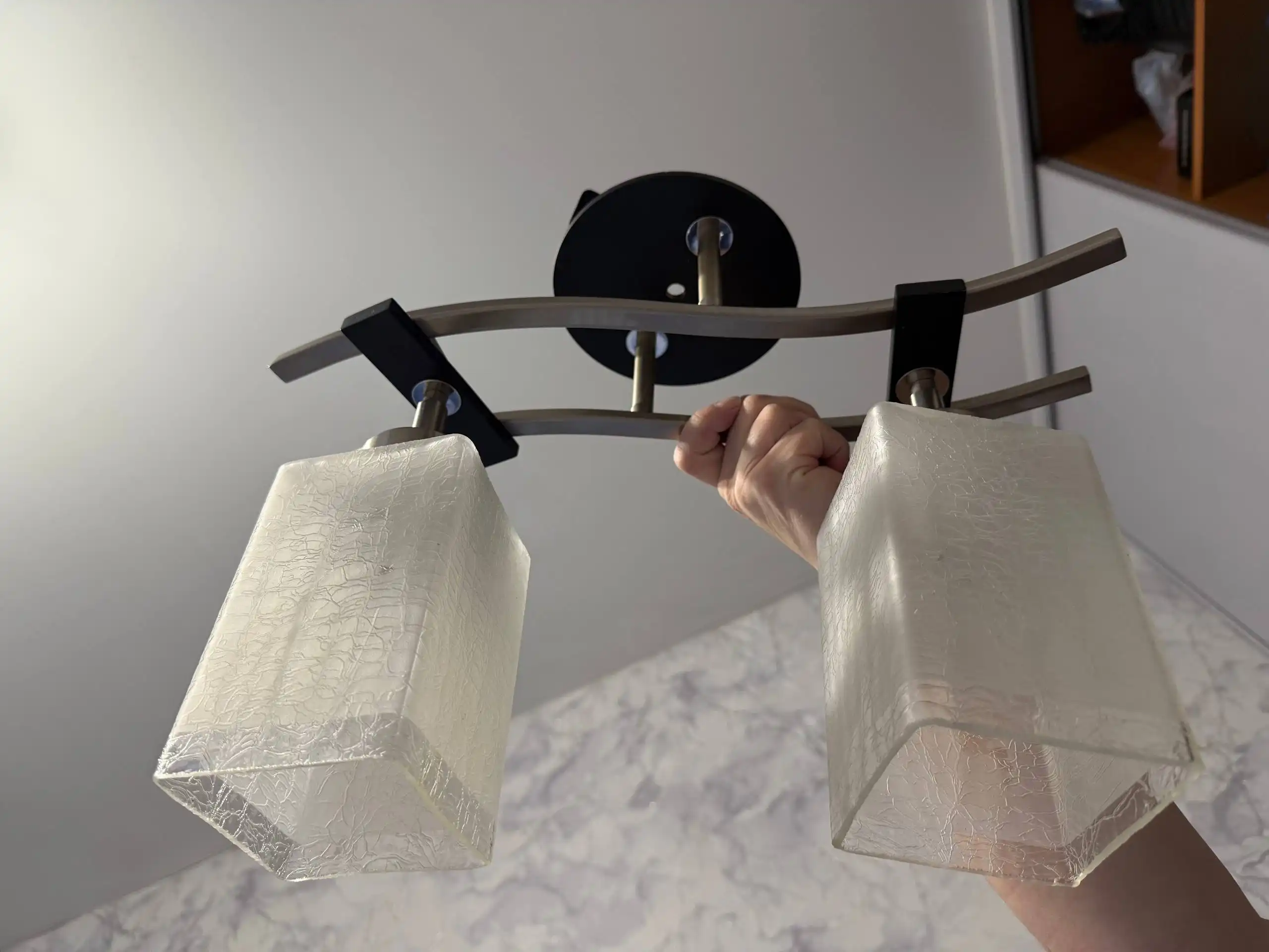 Продам люстру в хорошем состоянии