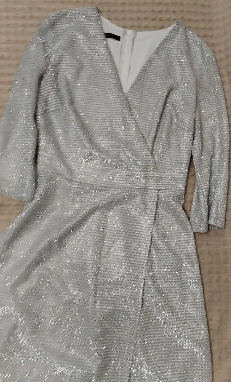 Продам нарядное платье 42-44 размера