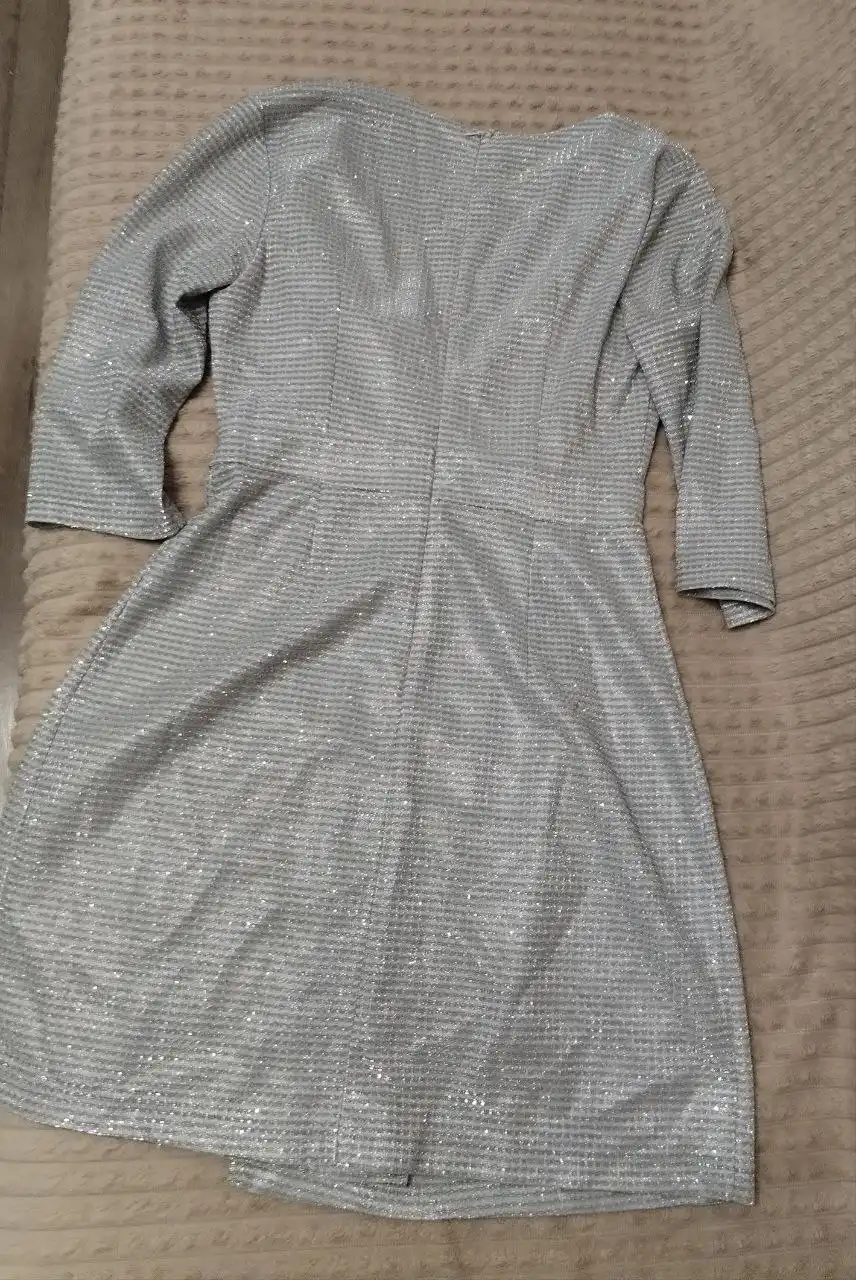 Продам нарядное платье 42-44 размера