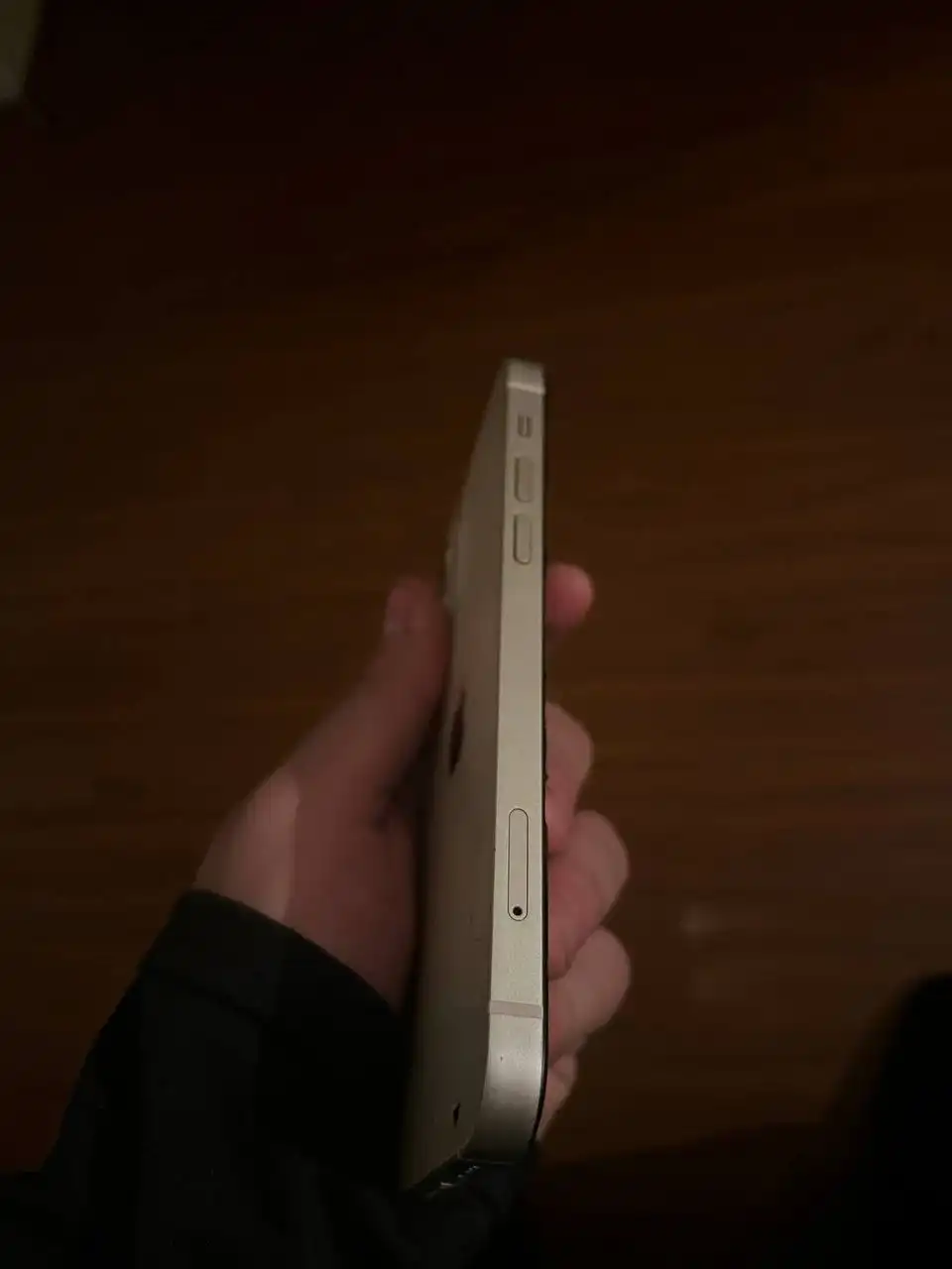 iPhone 12 128GB с битым стеклом и чехлами