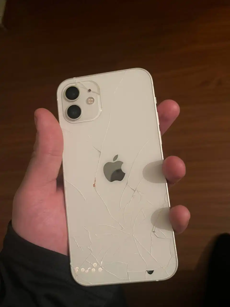 iPhone 12 128GB с битым стеклом и чехлами