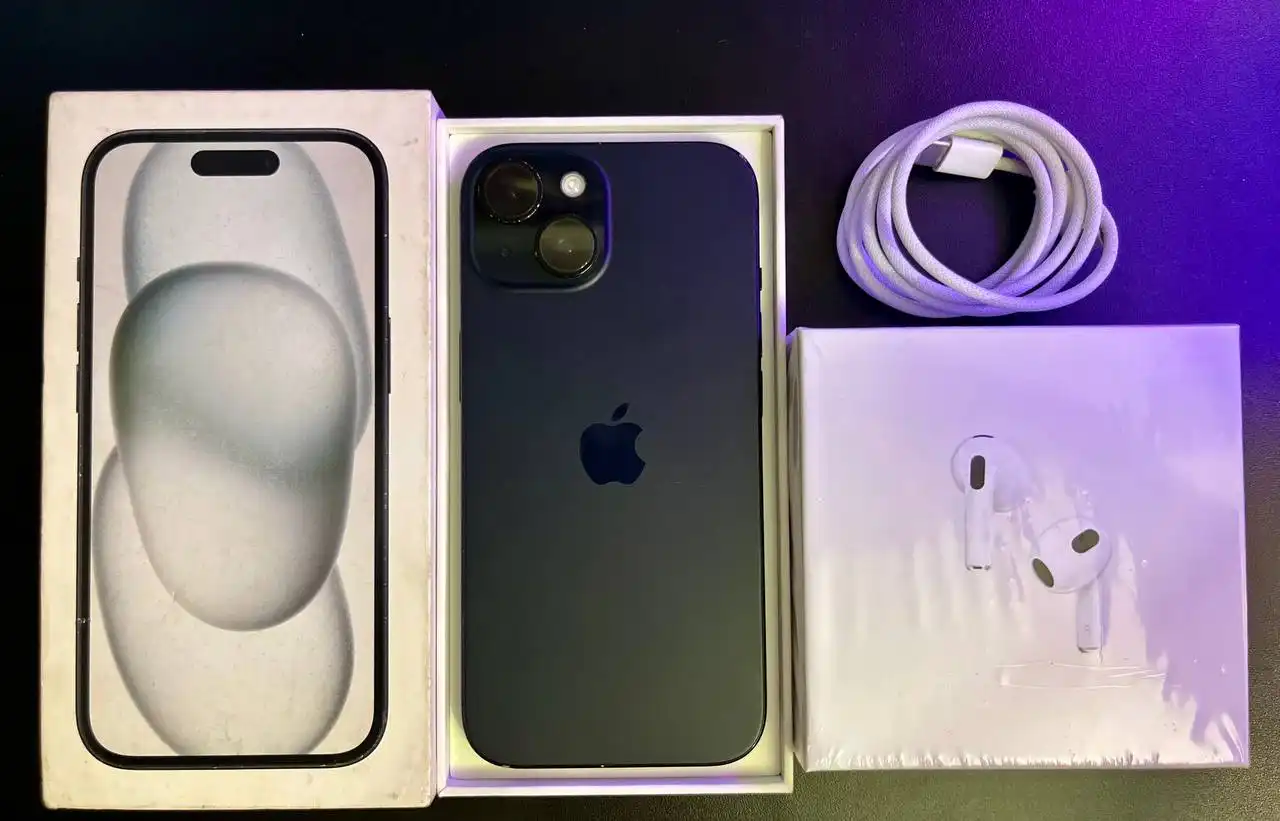 Продам iPhone 15 128гб с AirPods 3 - Смартфоны (Электроника) в Уфа