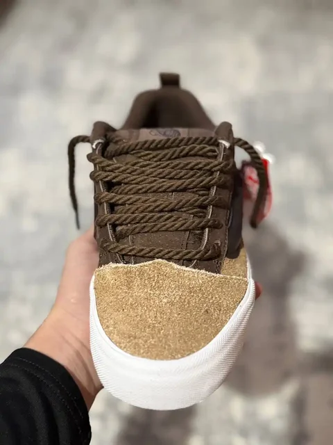 Продажа новых кроссовок - Одежда в Уфа