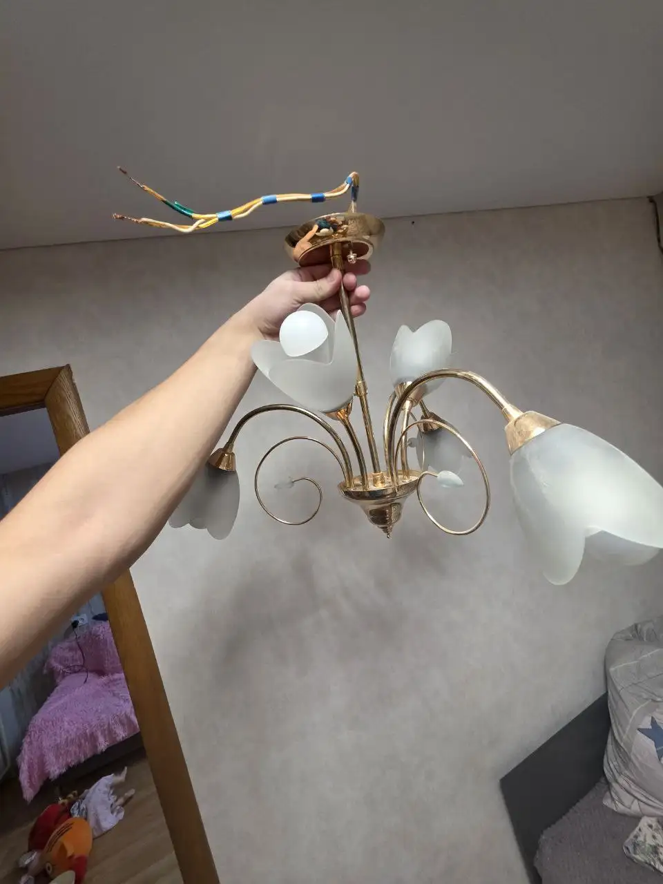 Продам люстру в отличном рабочем состоянии - Освещение (Для дома и дачи) в Уфа