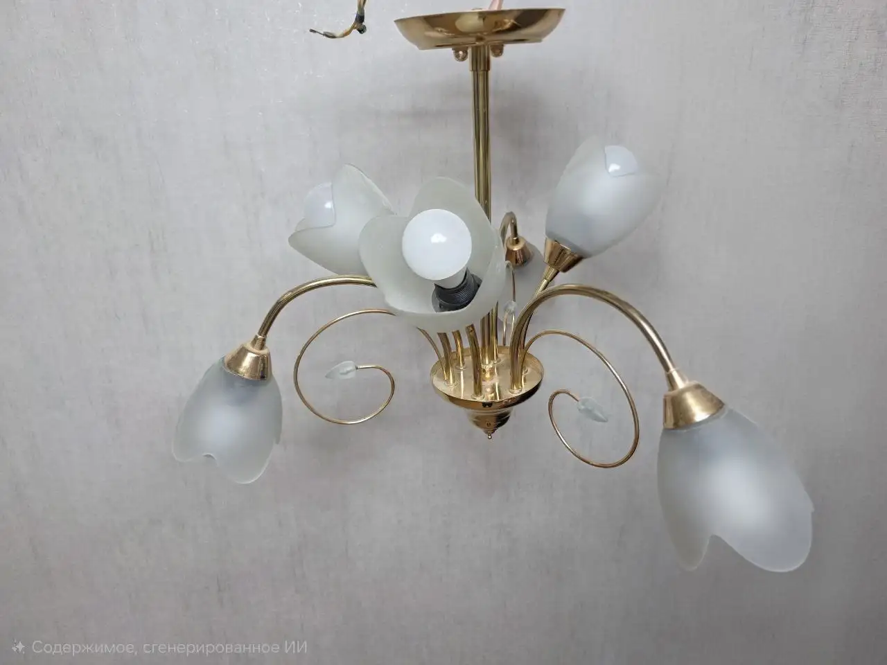 Продам потолочную люстру с 6 лампочками Е14 - Освещение (Для дома и дачи) в Уфа