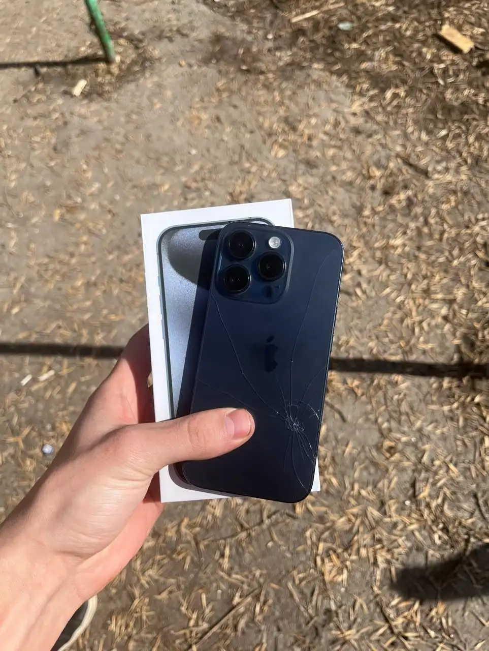 iPhone 15 Pro 256gb с замененным экраном и трещиной на крышке - Смартфоны (Электроника) в Уфа