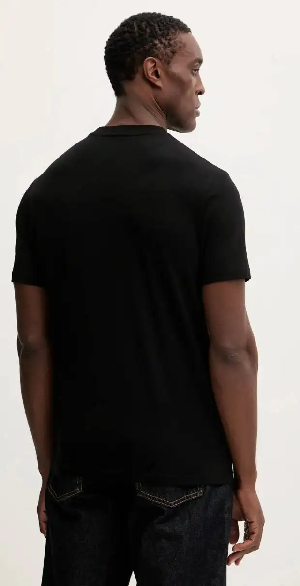 Продажа новой футболки - Футболки (Одежда) в Уфа