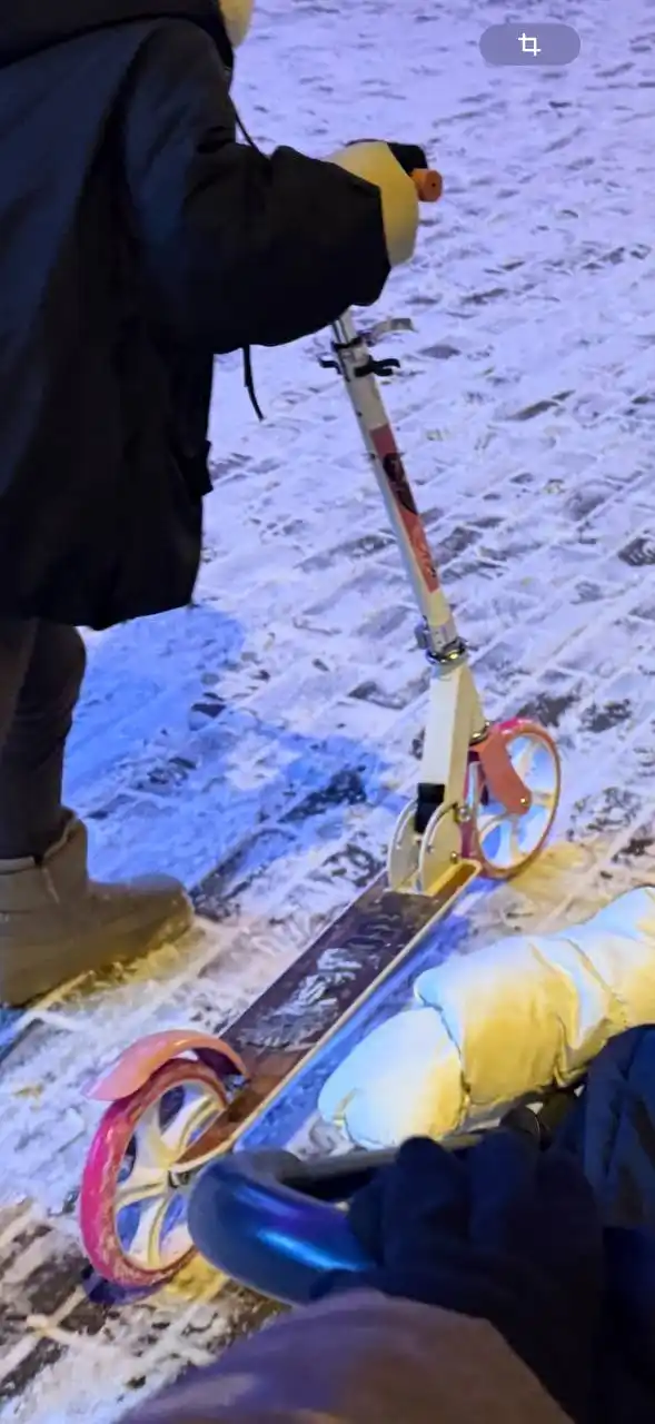 Пропал самокат с парковки школы