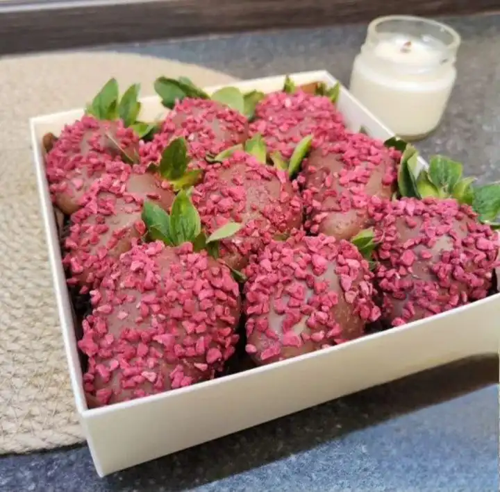 Клубника в шоколаде - сладкий подарок