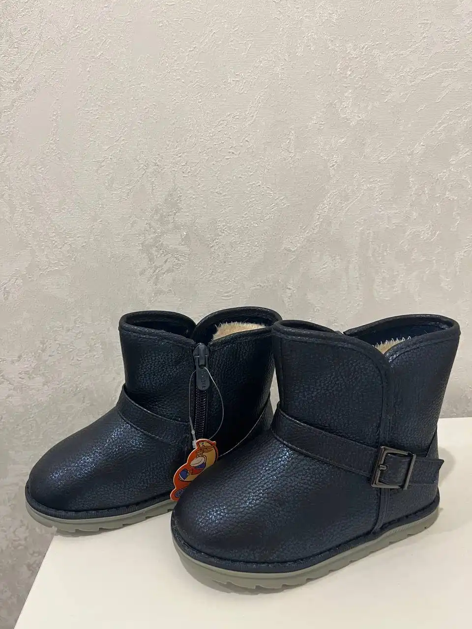 Кроссовки новые размер 25.5