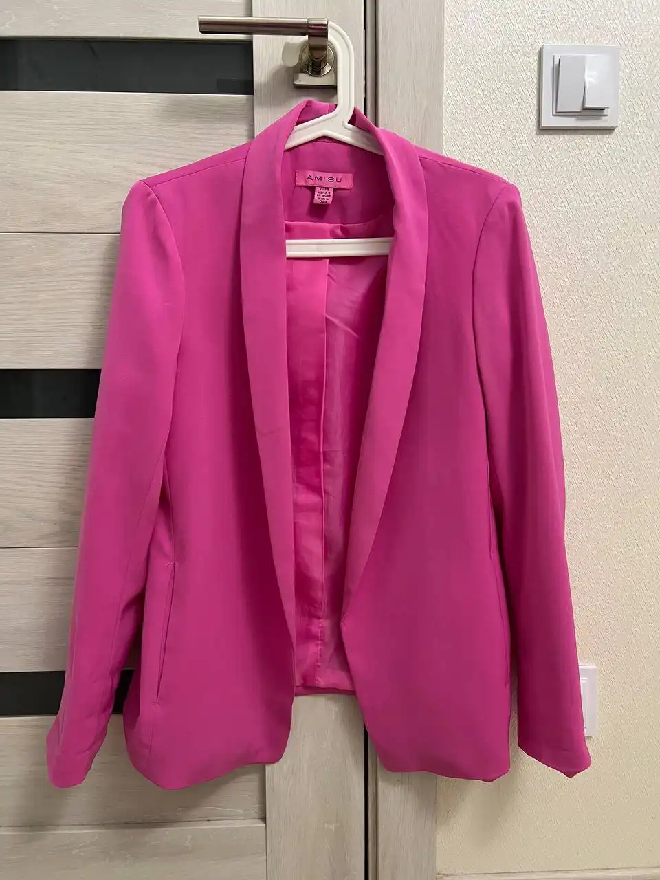 Пиджак розовый без пуговиц размер 42