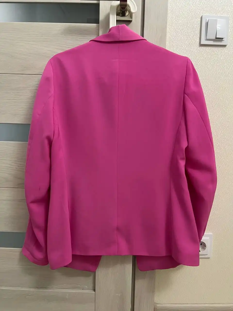 Пиджак розовый без пуговиц размер 42