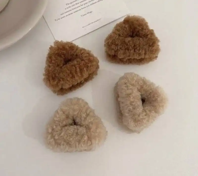 Заколки ушки молочного цвета новые