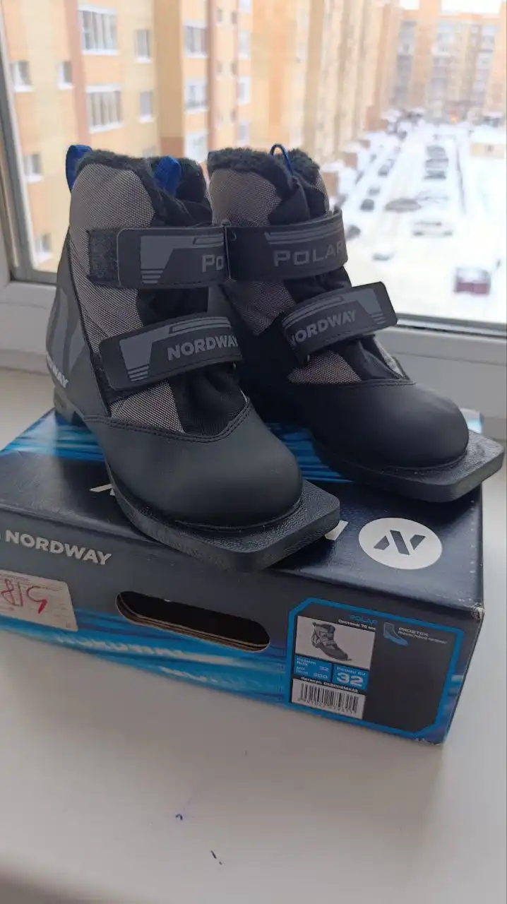 Лыжные ботинки 32 размер идеальное состояние