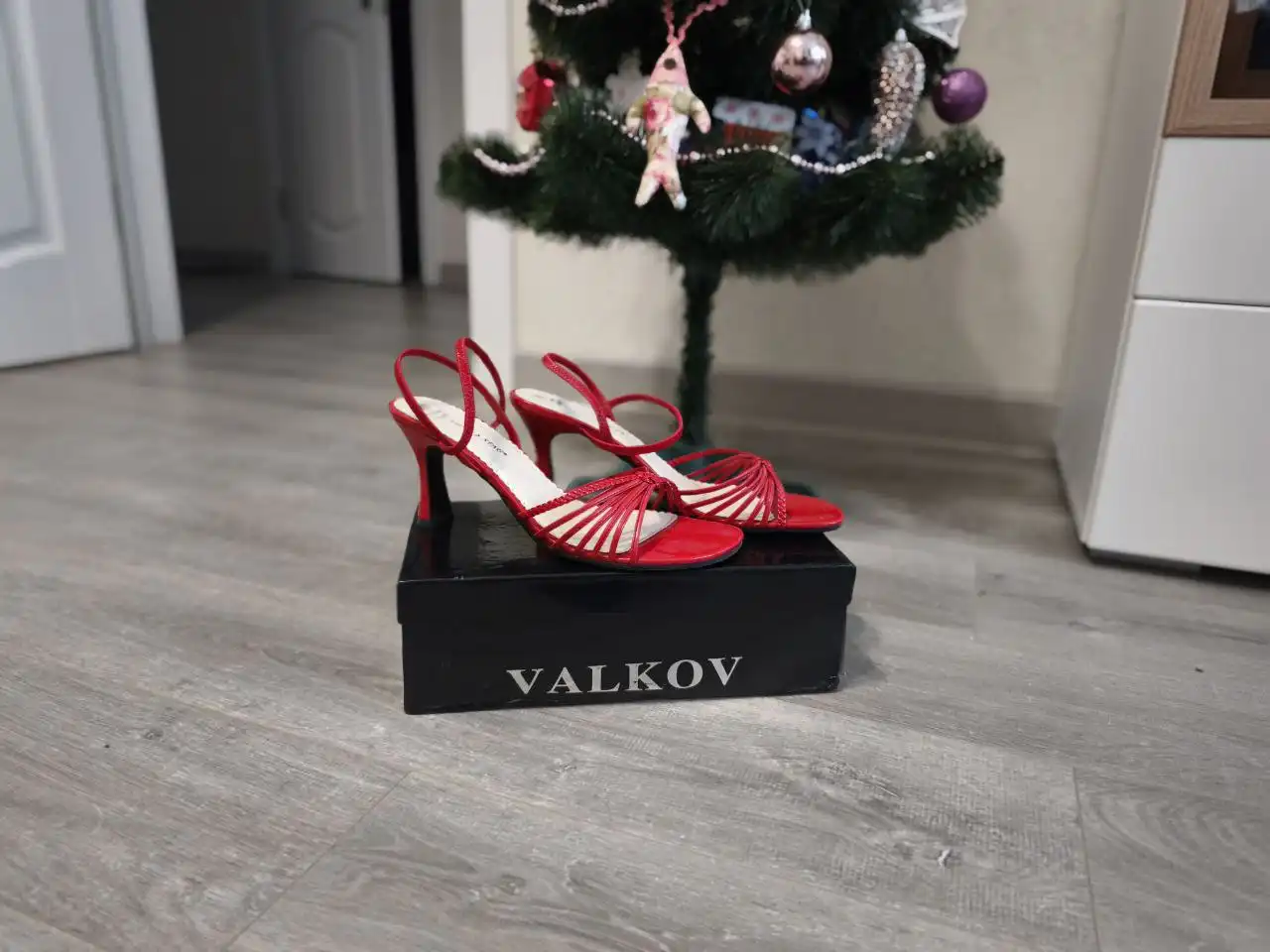 Босоножки красные и черные размер 39-40