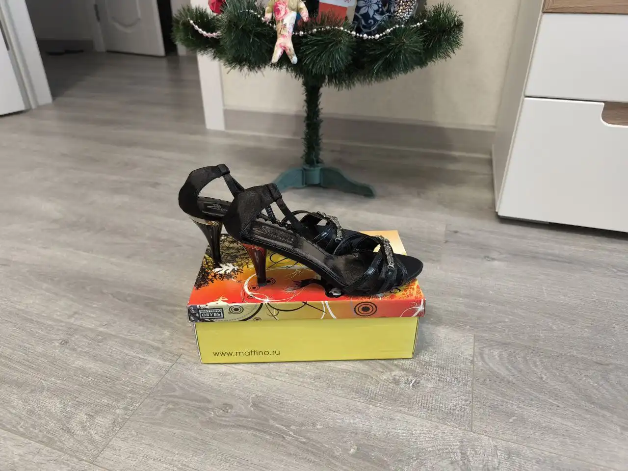 Босоножки красные и черные размер 39-40