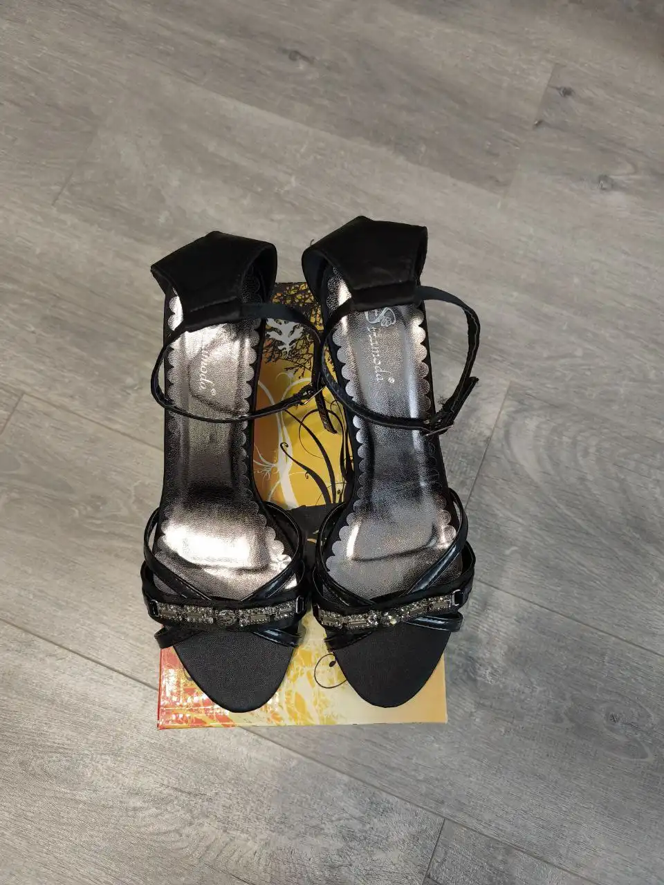 Босоножки красные и черные размер 39-40