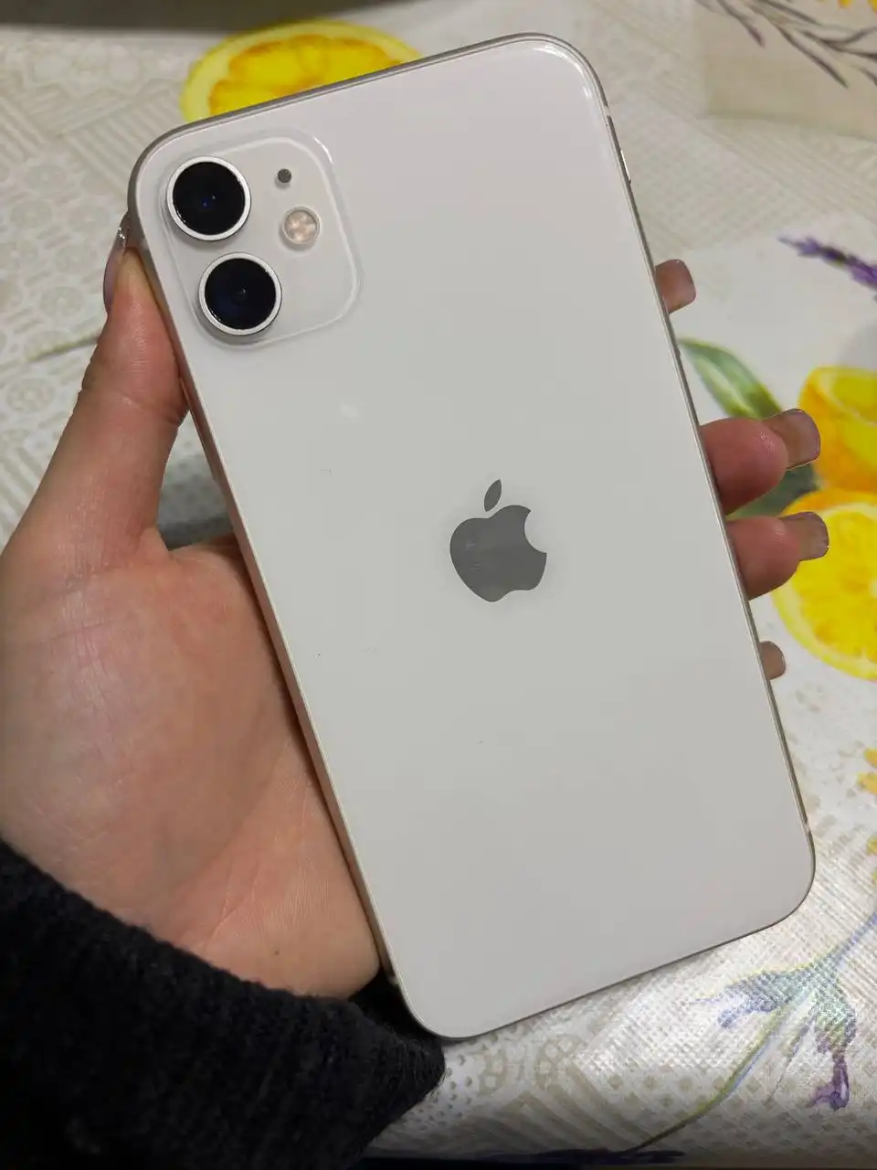 iPhone 11 64 ГБ белый в хорошем состоянии