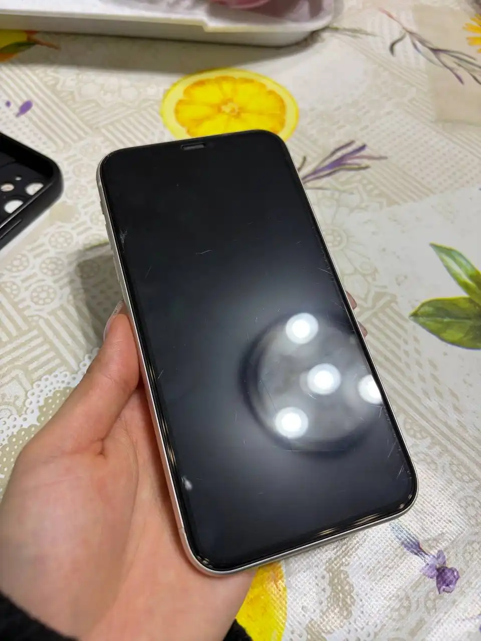 iPhone 11 64 ГБ белый в хорошем состоянии