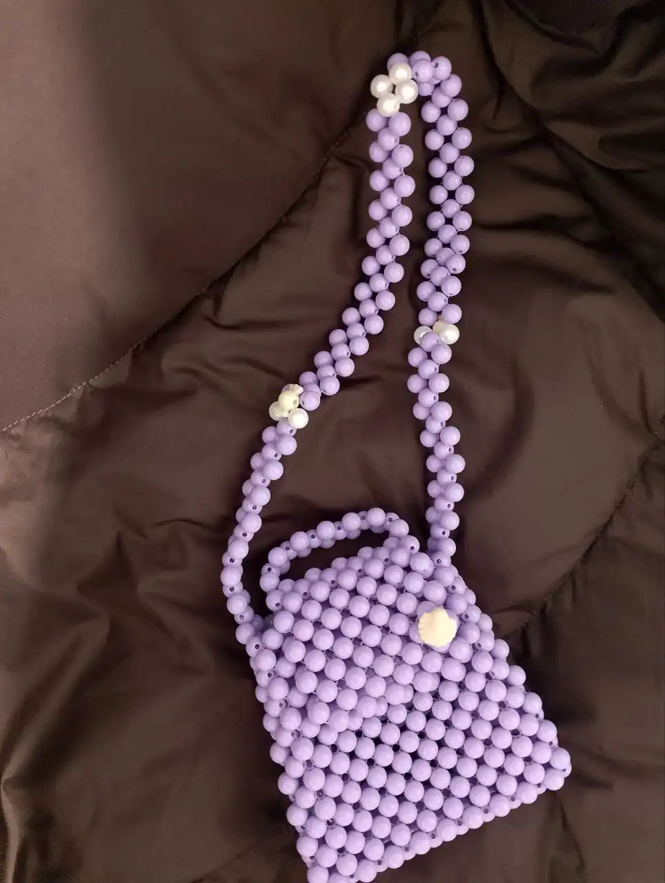 Сумочки и брелки из акриловых и хрустальных бусин