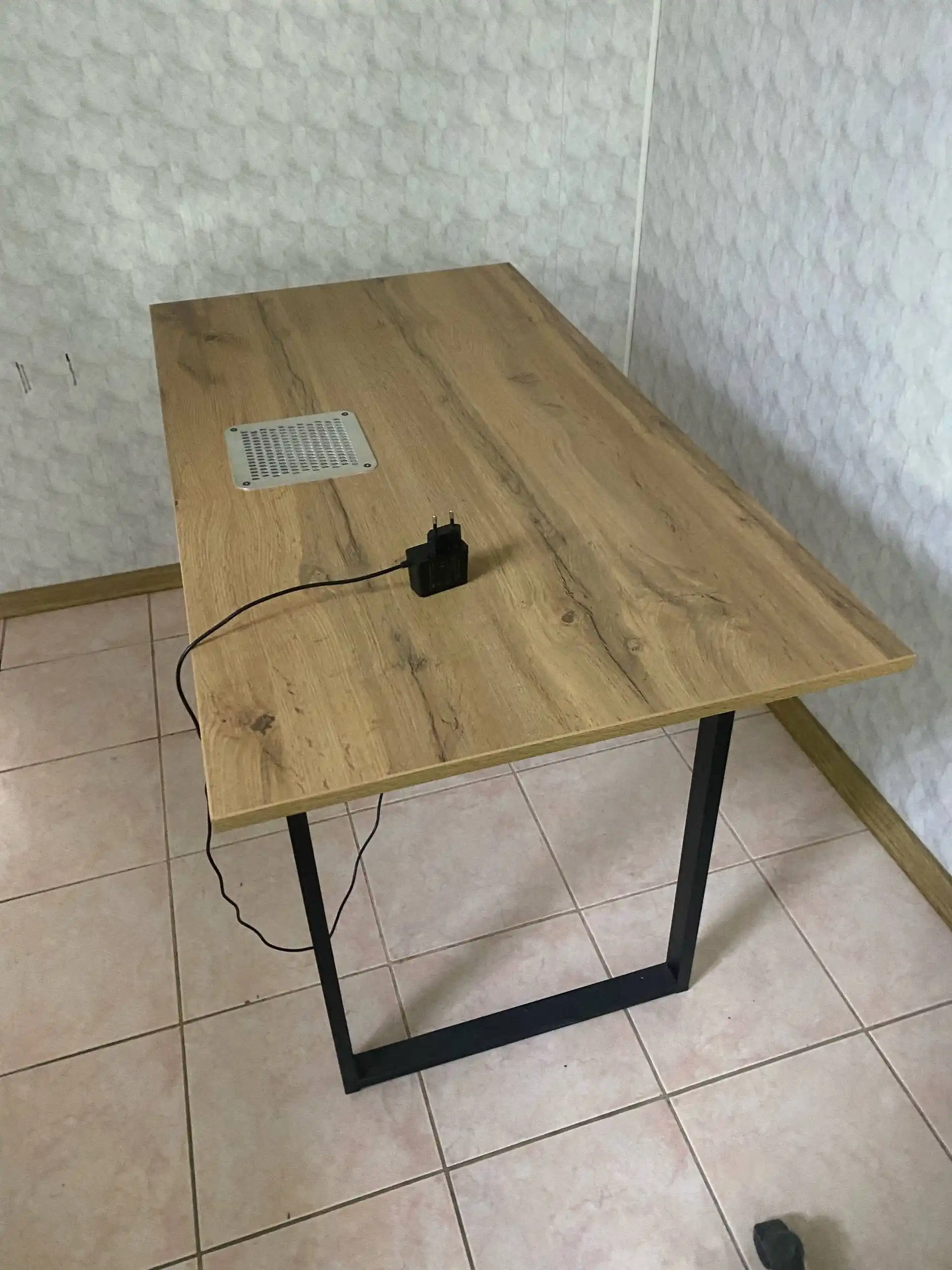 Продам маникюрный стол с вытяжкой