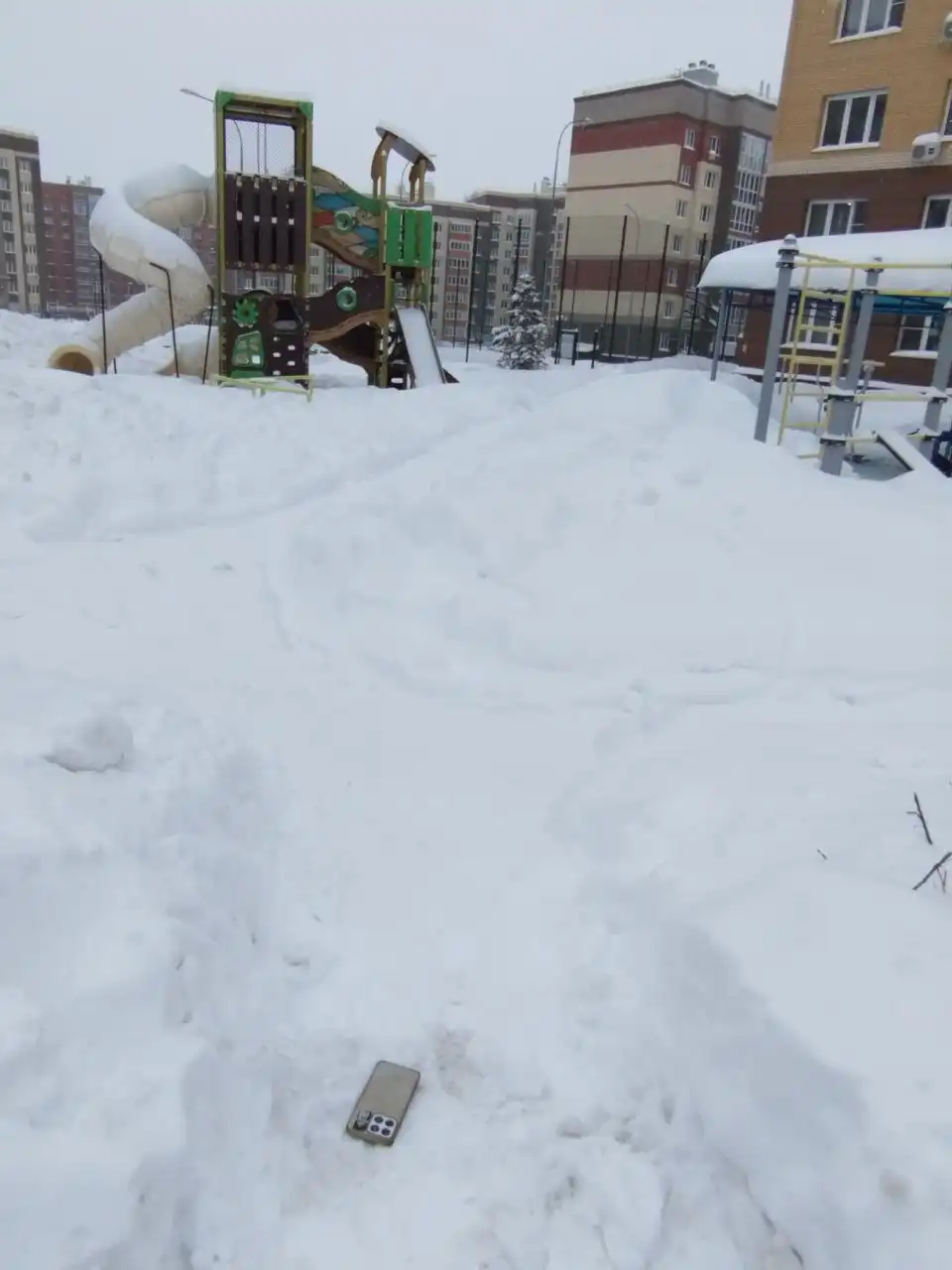Найден телефон в сугробе - Барахолка в Чебоксары